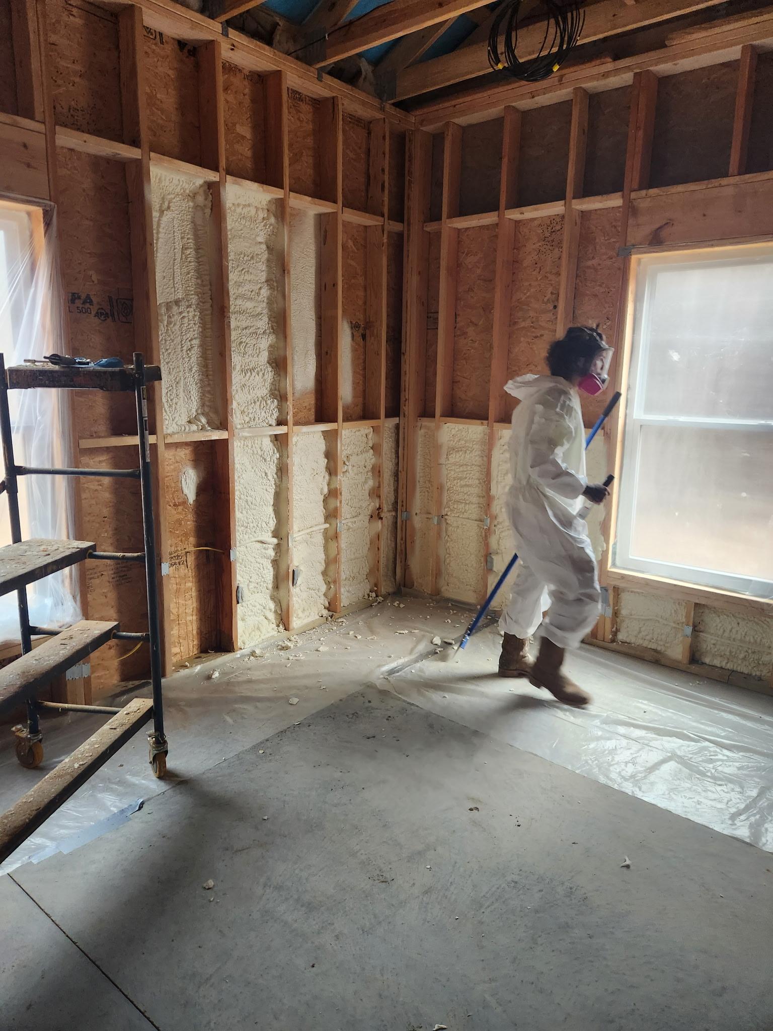 Spray Foam vs Fiberglass Insulation: Which is Better?